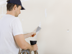 reparar grietas en muros exteriores